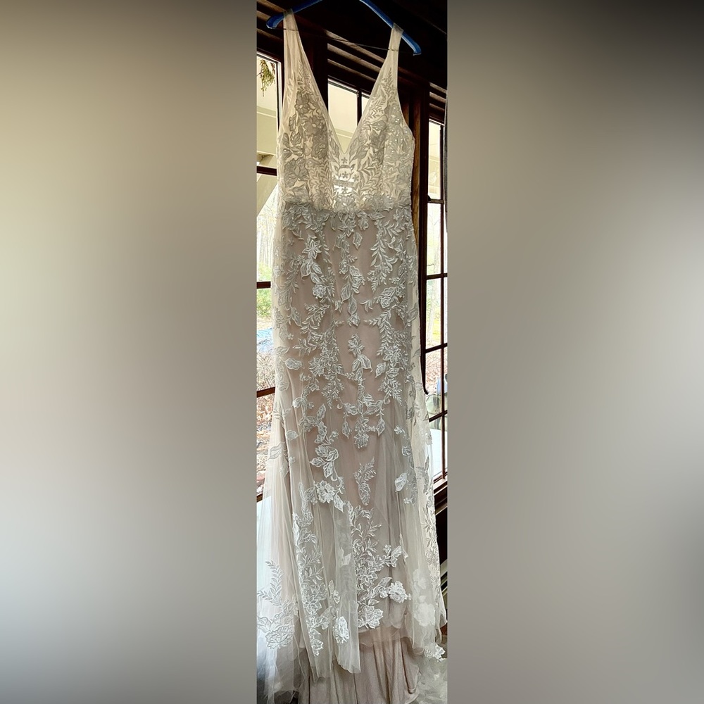 Never worn Maggie Sottero Wedding gown